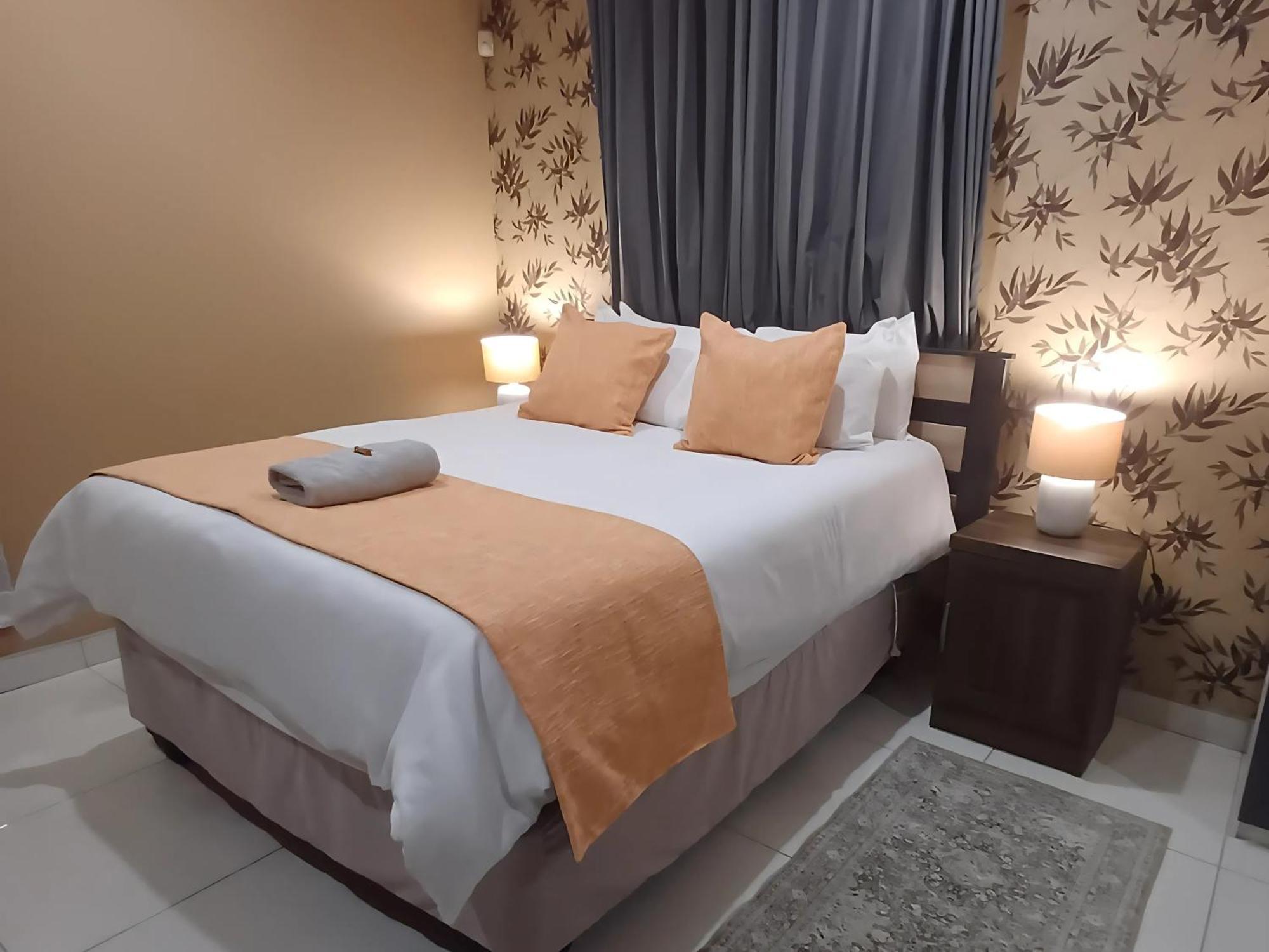Delux Guesthouse Volksrust Esterno foto