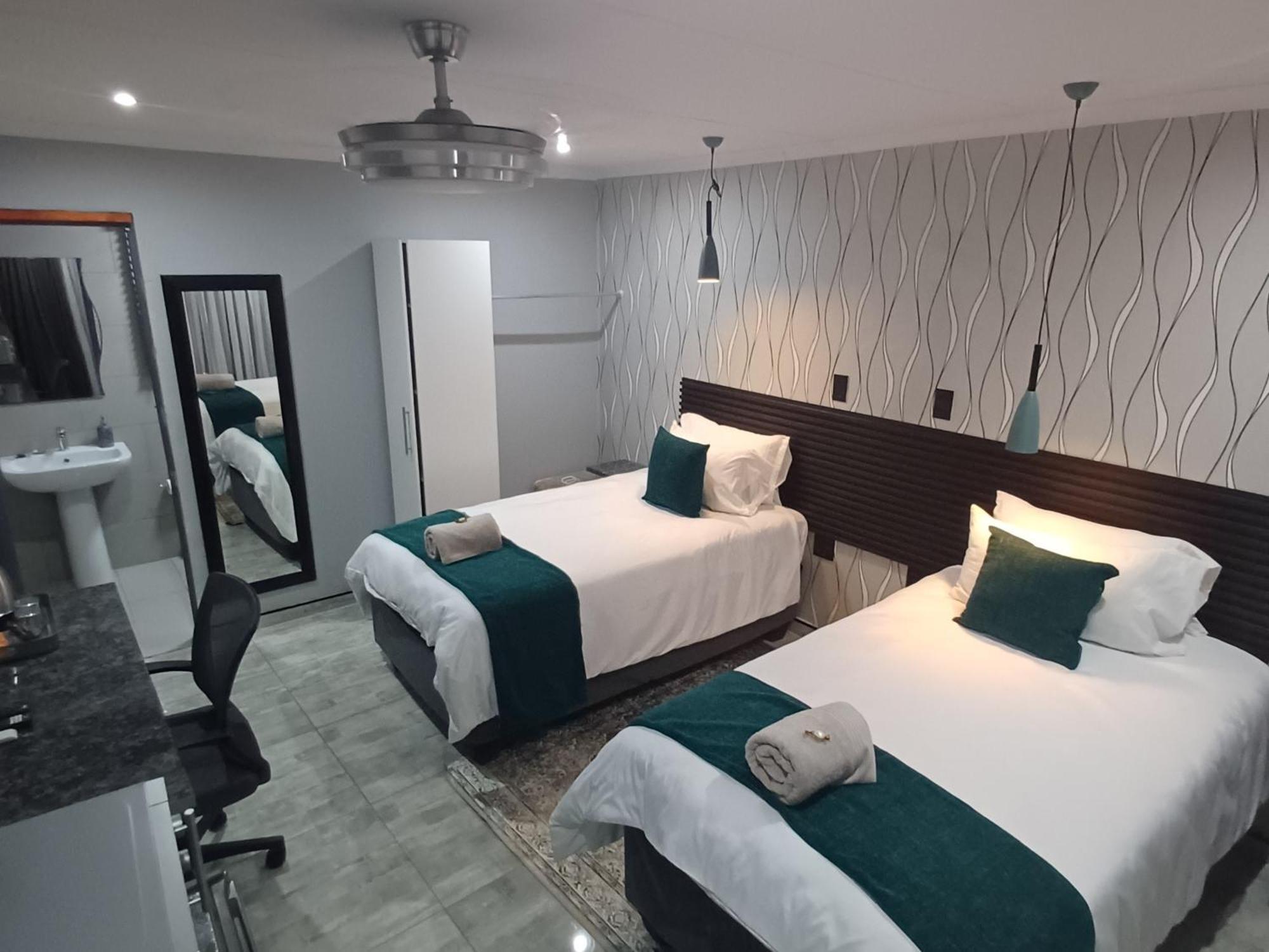 Delux Guesthouse Volksrust Esterno foto
